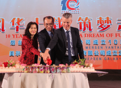 Mersen china celebration - people on stage cutting a cake
